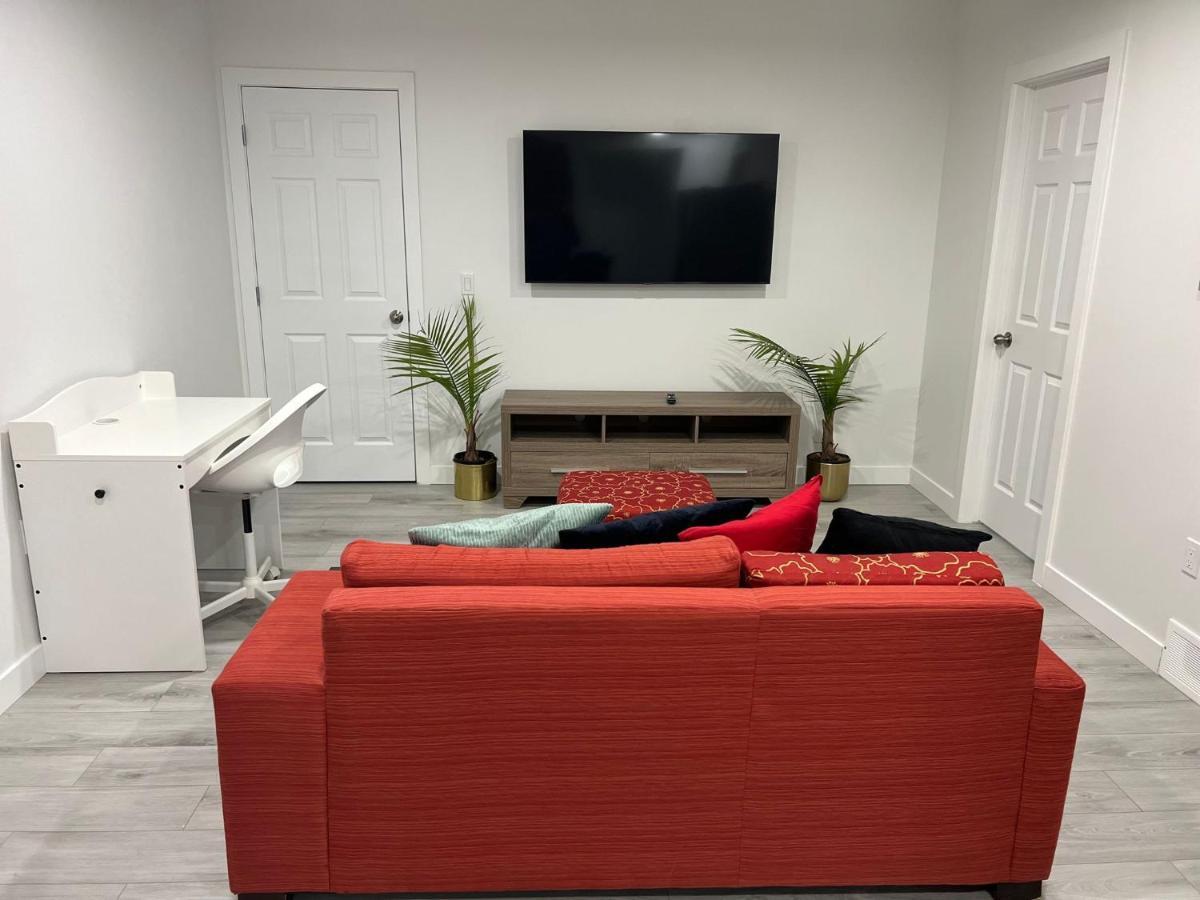 Beautiful 2 Bedroom Home Away From Home YYC Exteriér fotografie