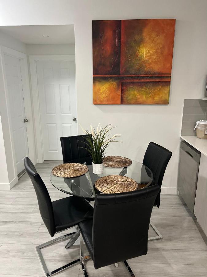 Beautiful 2 Bedroom Home Away From Home YYC Exteriér fotografie