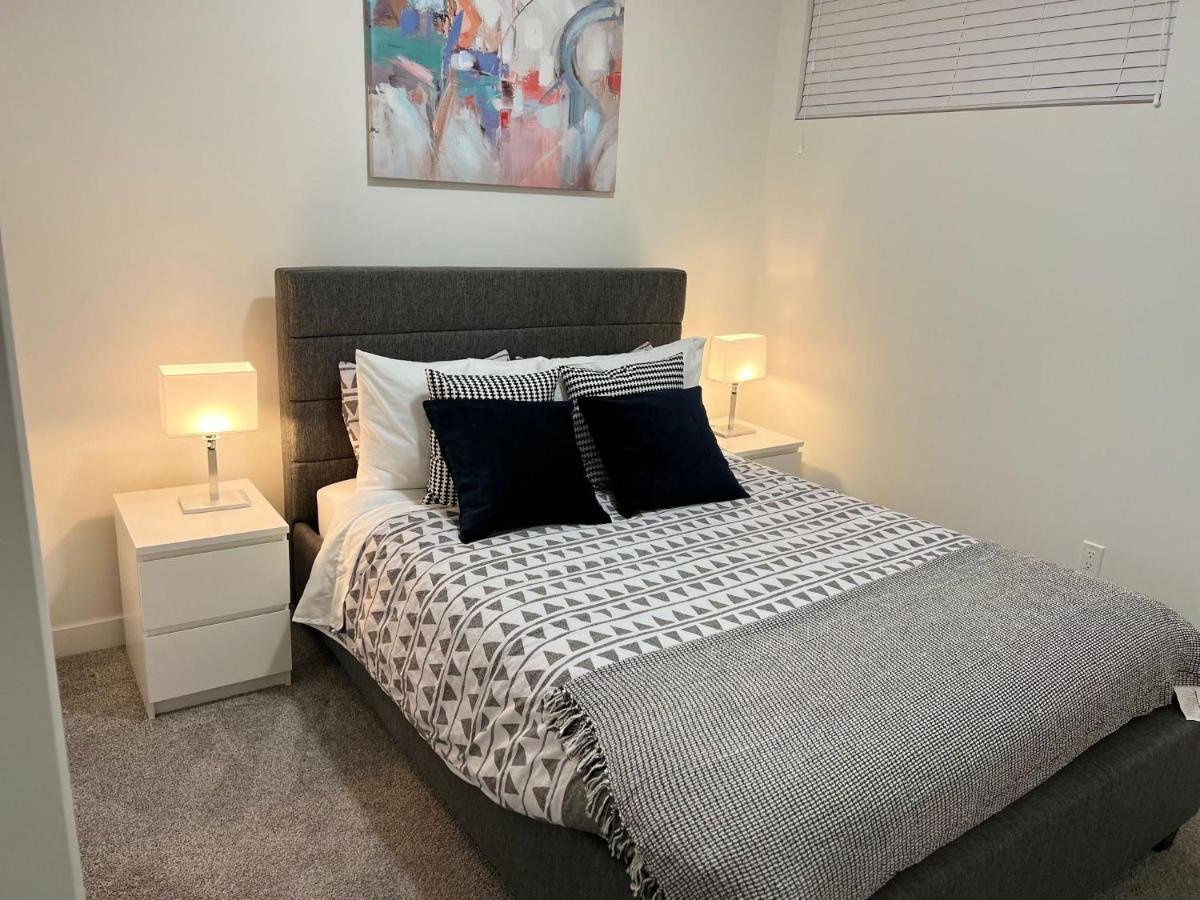 Beautiful 2 Bedroom Home Away From Home YYC Exteriér fotografie