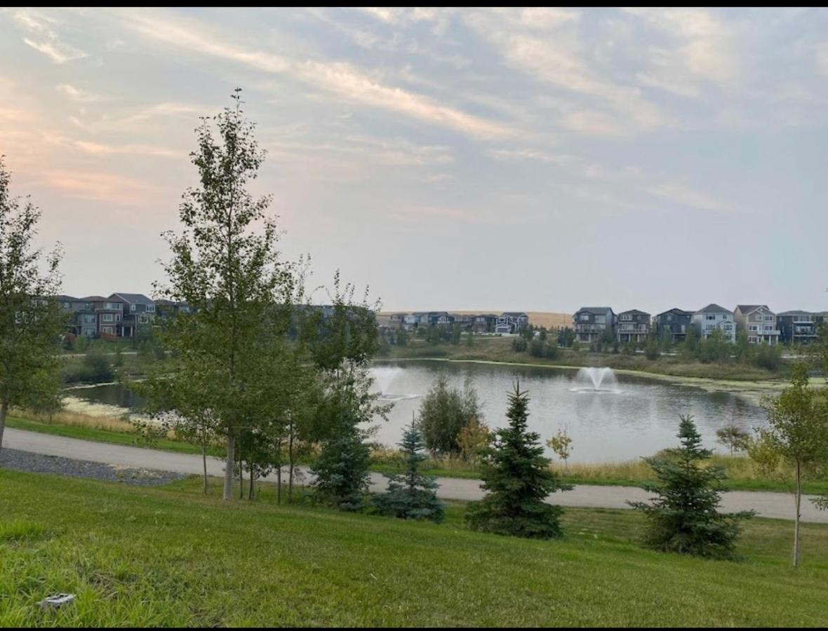 Beautiful 2 Bedroom Home Away From Home YYC Exteriér fotografie